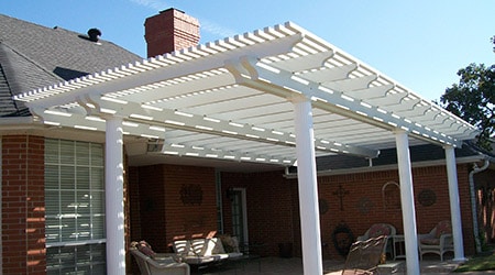 Pourquoi opter pour une pergola en PVC ?